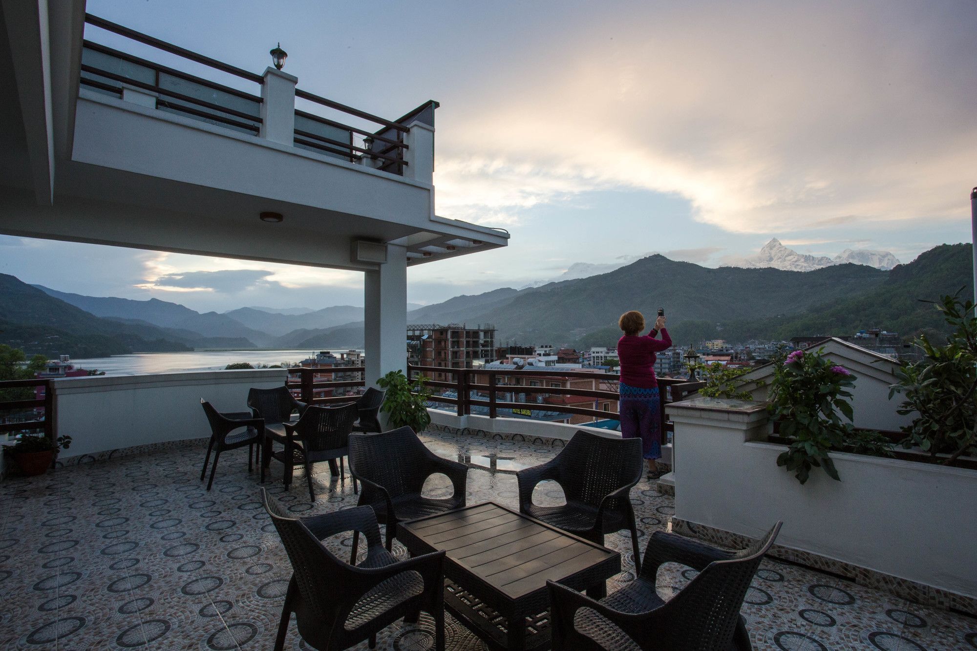 Hotel White Pearl Pokhara Exterior photo